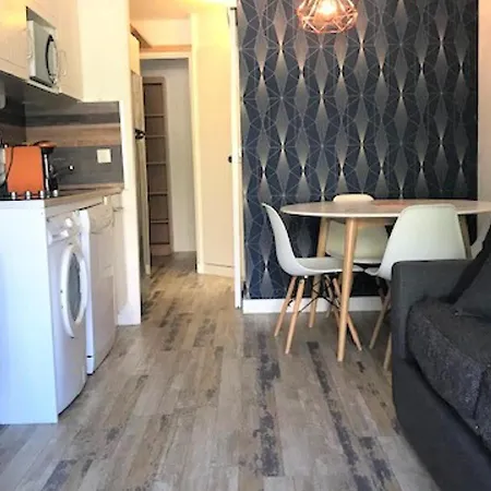 Avec Terrasse Et Jardin, 4 Pers, Piscine, Animaux Admis, Parking - Fr-1-504-648